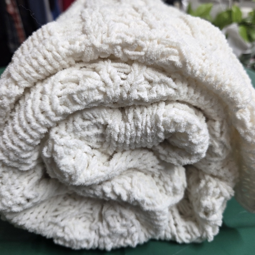 Cozy Cream Knit Blanket